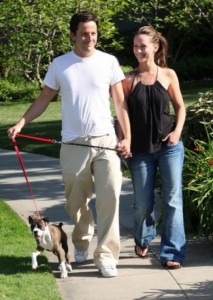 Jennifer-Love-Hewitt-walking-boxer-Dog1_thumb-450x633